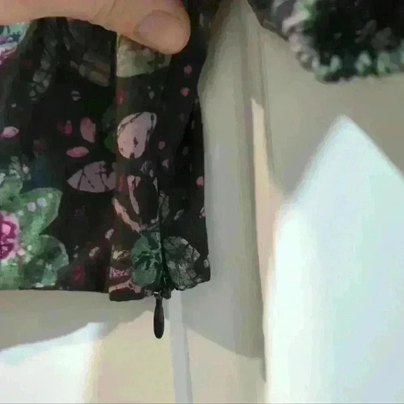 ZARA | Black/purple/Green Floral Smocked Zip Up Crop Top - Picture 7 of 8